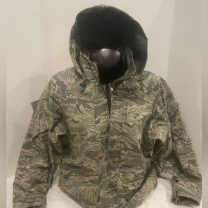 Adult Camouflage Rain Jacket with hood. All purpose Parka 100% Nylon Sz Large
